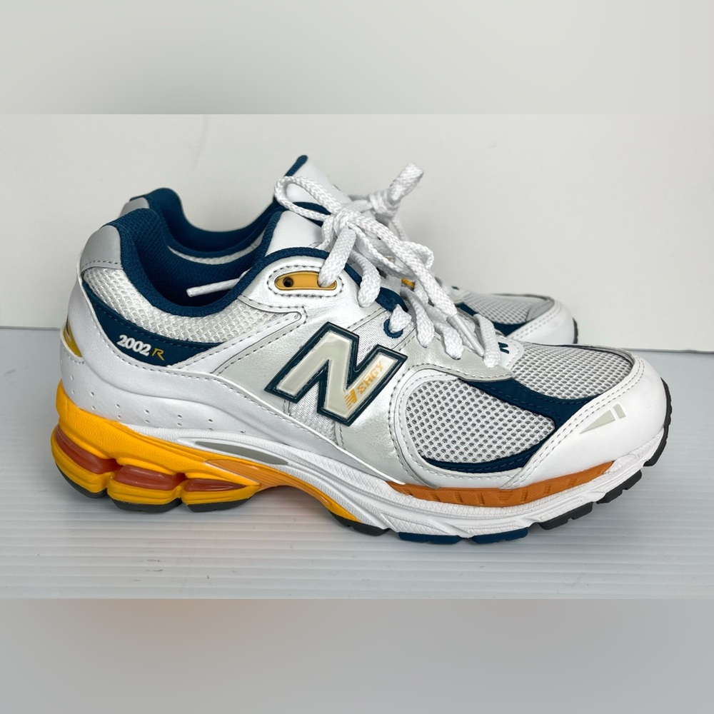 New Balance 2002R “White Lagoon” Colorway men 6 women 7.5 Authentic M2002RLA